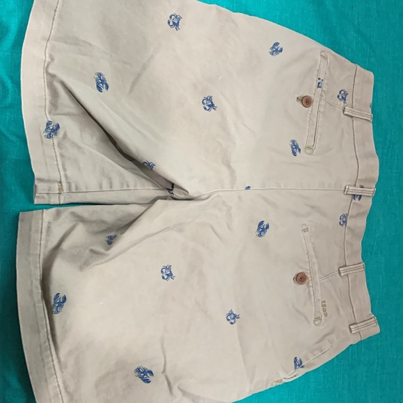 Izod 32 inch waist shorts. Inseam 9.5 - Picture 4 of 4